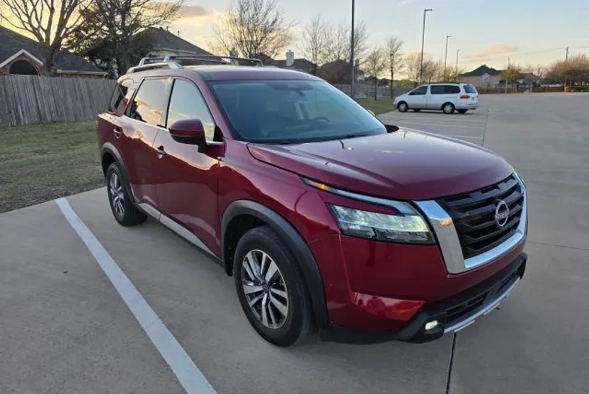 2023 Nissan Pathfinder SL photo 1