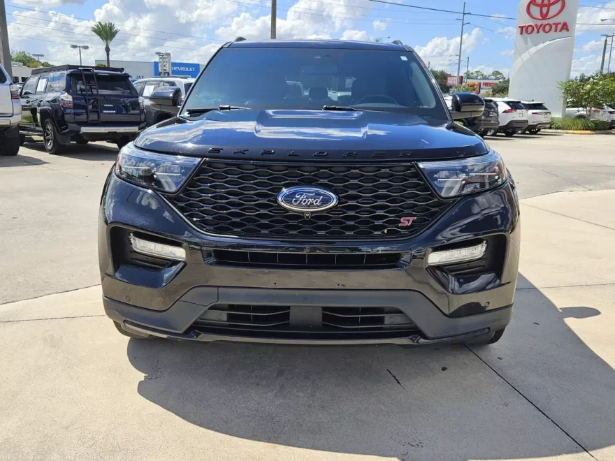 2021 Ford Explorer ST photo 1
