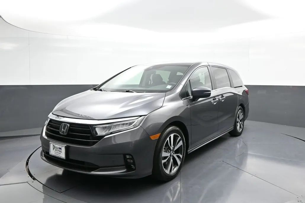 2024 Honda Odyssey Touring photo 1