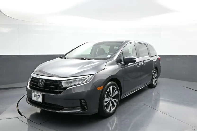 2024 Honda Odyssey Touring photo 1