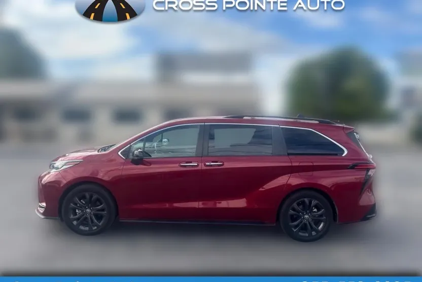 2022 Toyota Sienna XSE photo 1