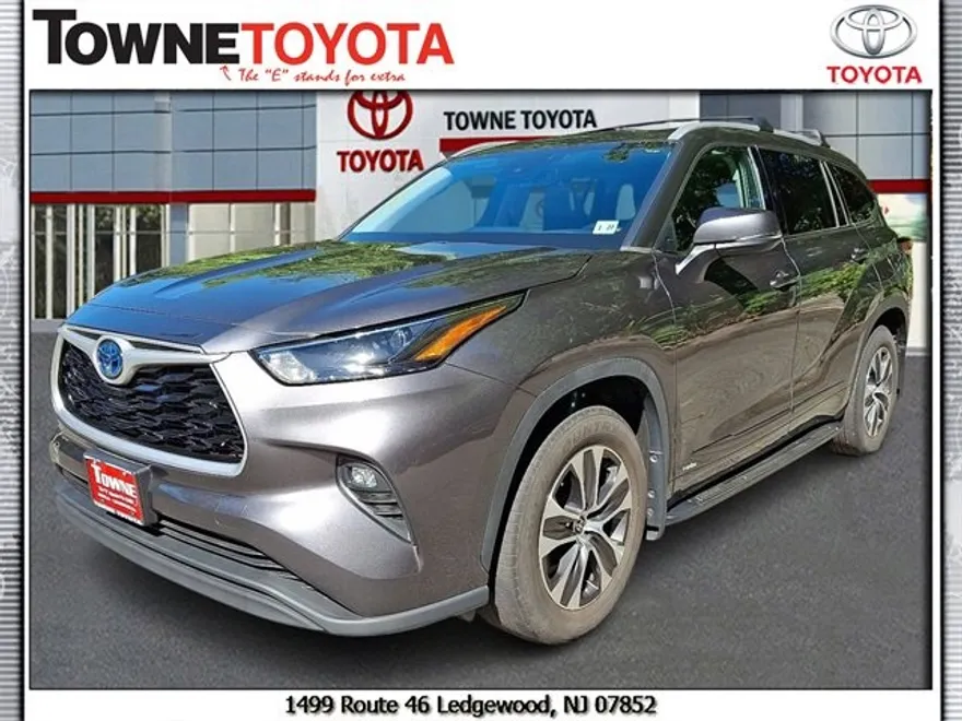 2022 Toyota Highlander Hybrid XLE photo 1