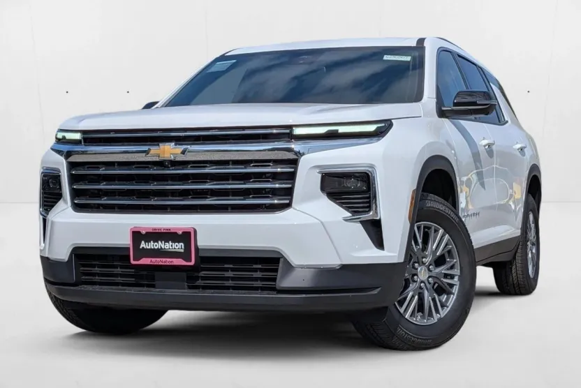 2025 Chevrolet Traverse photo 1