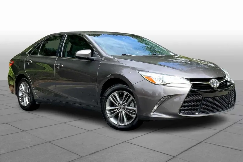 2016 Toyota Camry SE photo 1