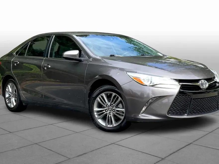 2016 Toyota Camry SE photo 1