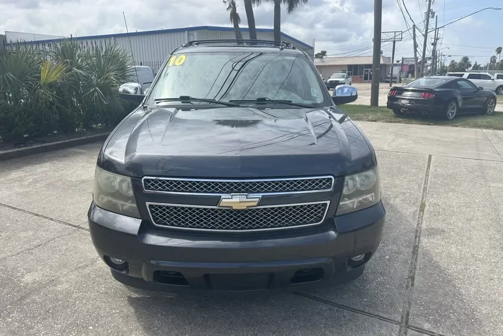 2010 Chevrolet Avalanche LTZ photo 1
