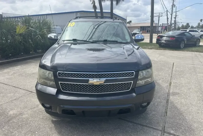 2010 Chevrolet Avalanche LTZ photo 1