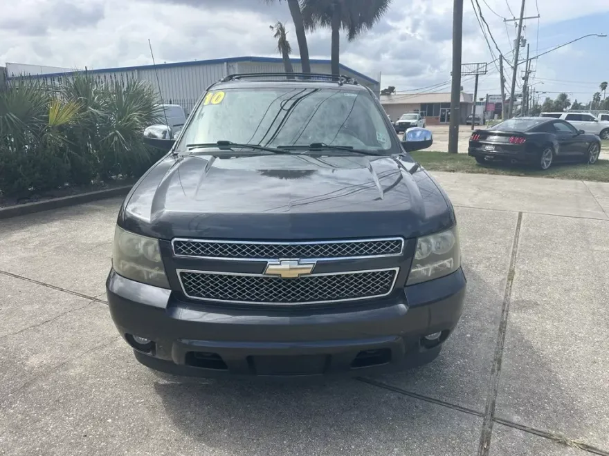 2010 Chevrolet Avalanche LTZ photo 1