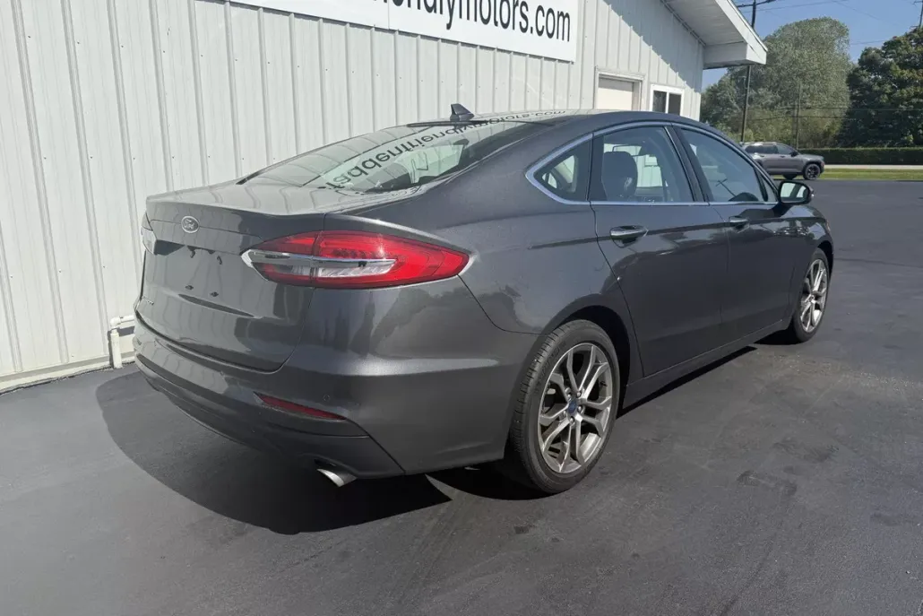 2019 Ford Fusion SEL photo 1