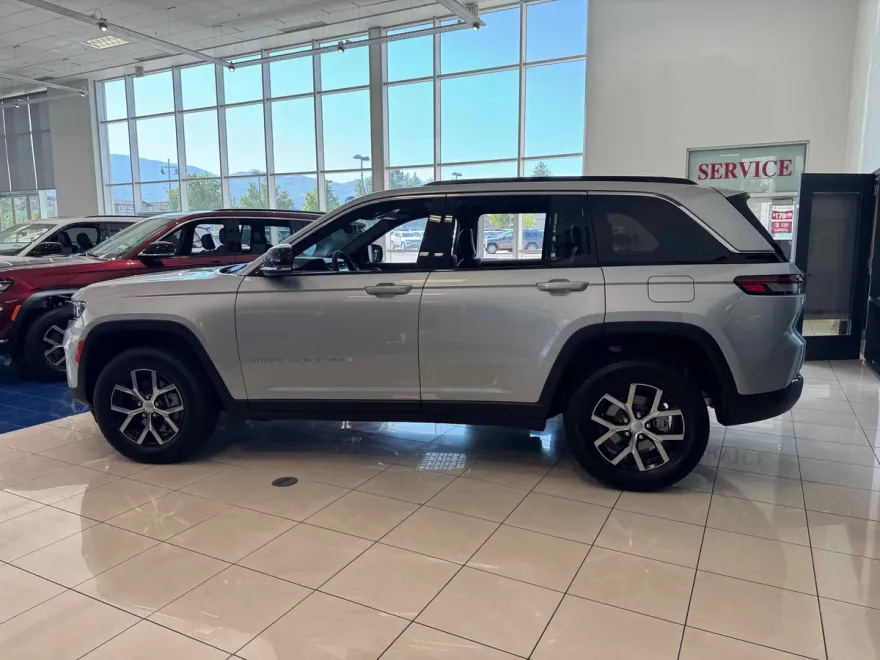 2025 Jeep Grand Cherokee Limited photo 1