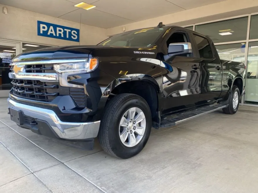 2024 Chevrolet Silverado 1500 LT photo 1