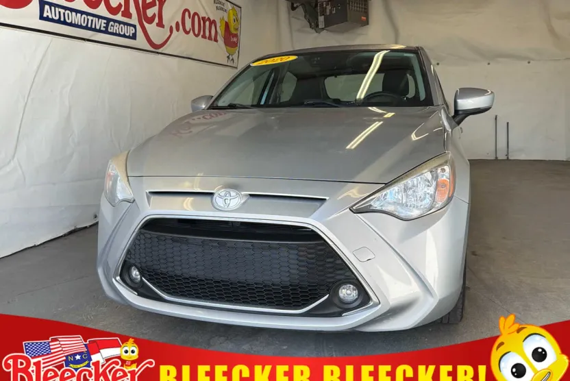 2020 Toyota Yaris LE photo 1