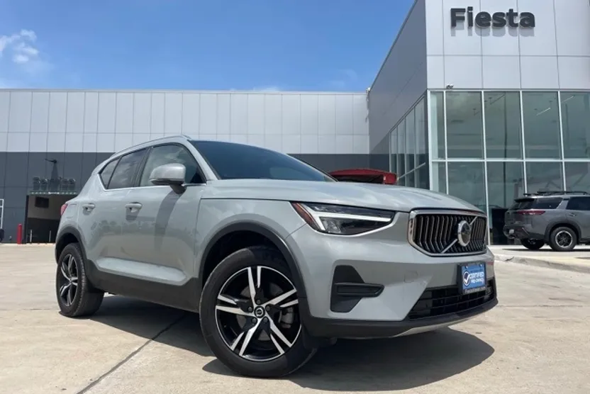 2024 Volvo XC40 Core photo 1