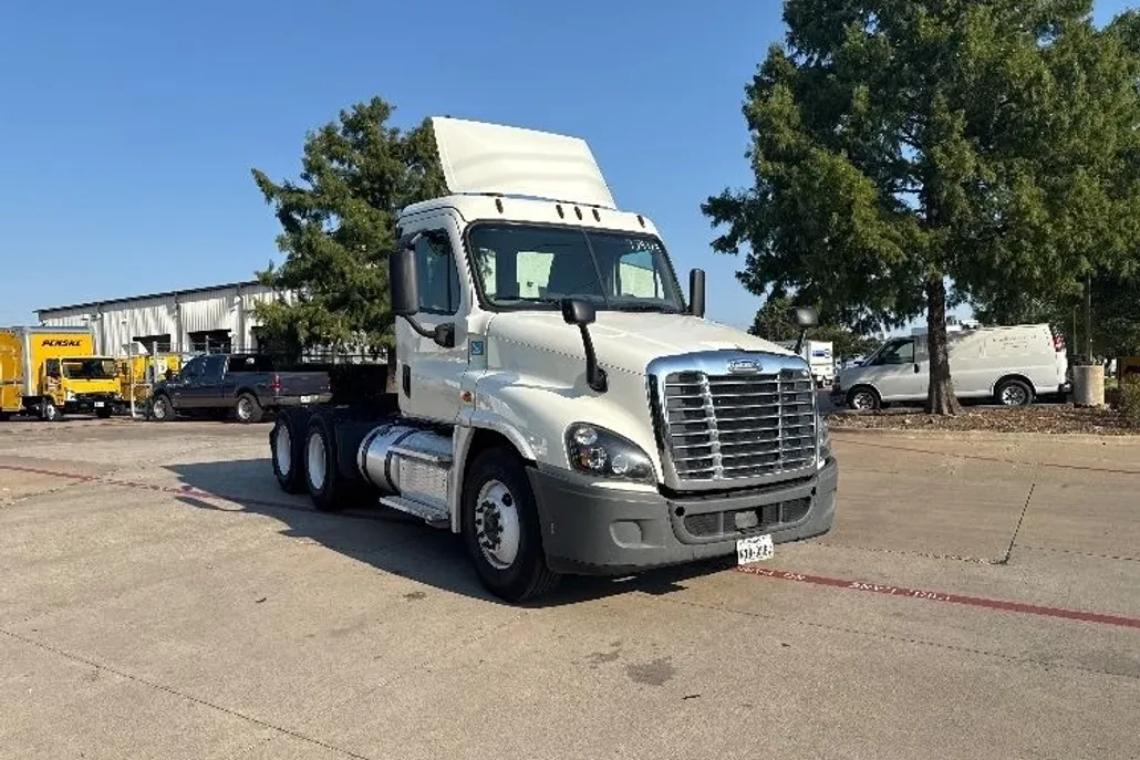 2019 Freightliner Cascadia 125" Sleeper Cab photo 1