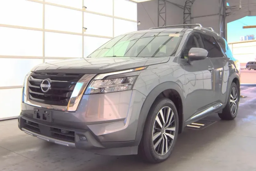 2023 Nissan Pathfinder Platinum photo 1