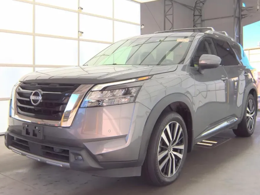 2023 Nissan Pathfinder Platinum photo 1