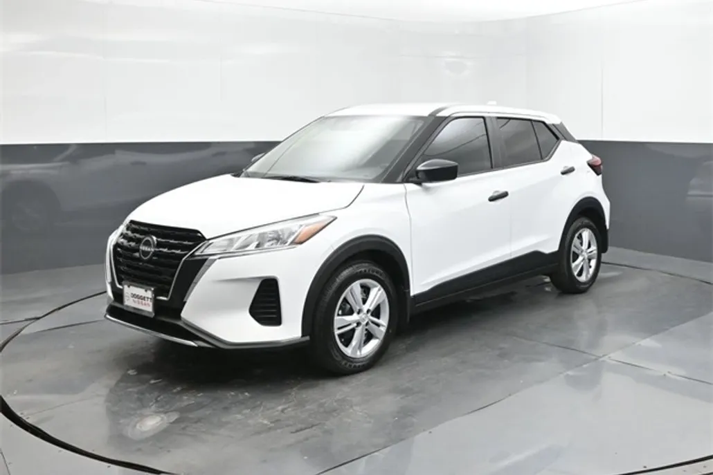 2025 Nissan Kicks Play S photo 1