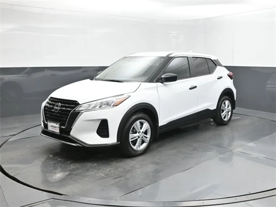 2025 Nissan Kicks Play S photo 1