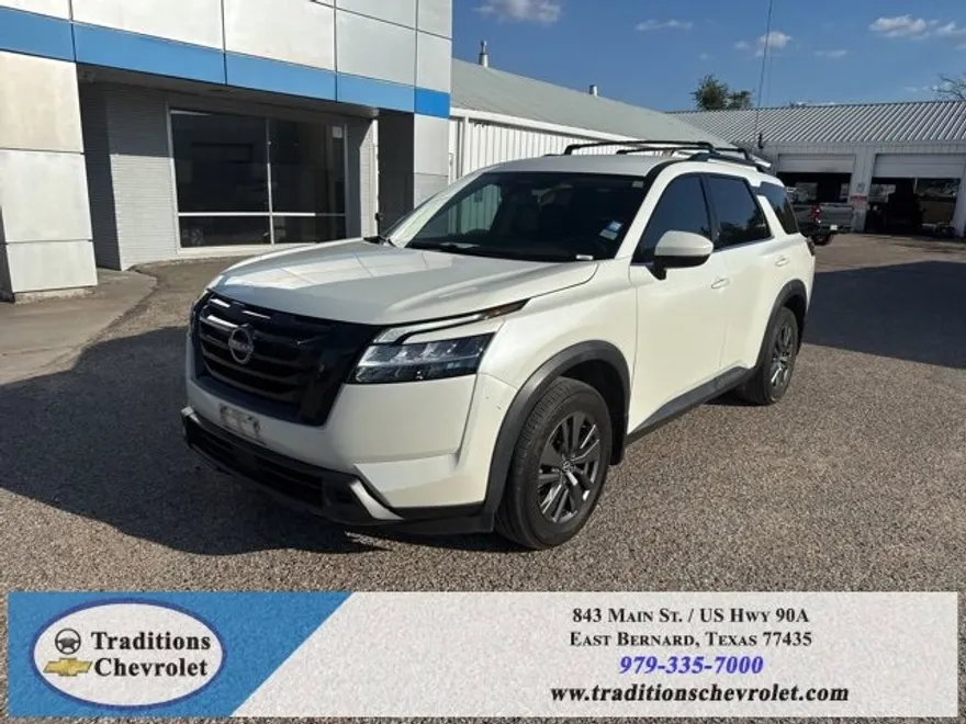 2022 Nissan Pathfinder SV photo 1