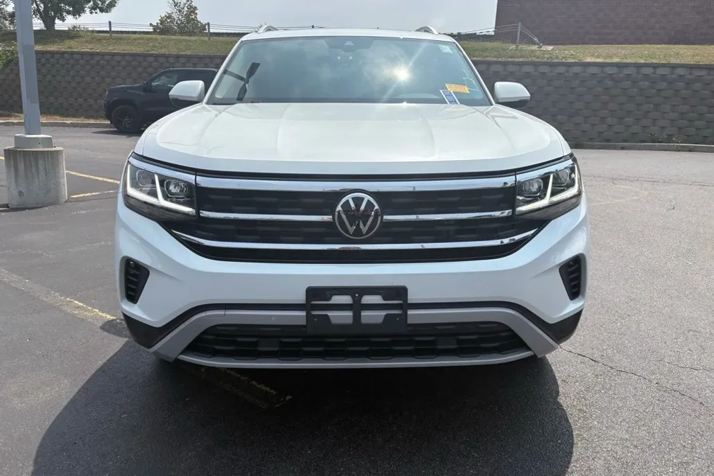 2023 Volkswagen Atlas SEL photo 1