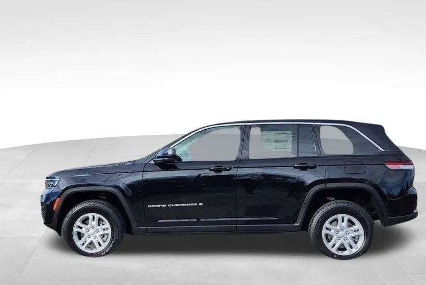 2025 Jeep Grand Cherokee Laredo photo 1