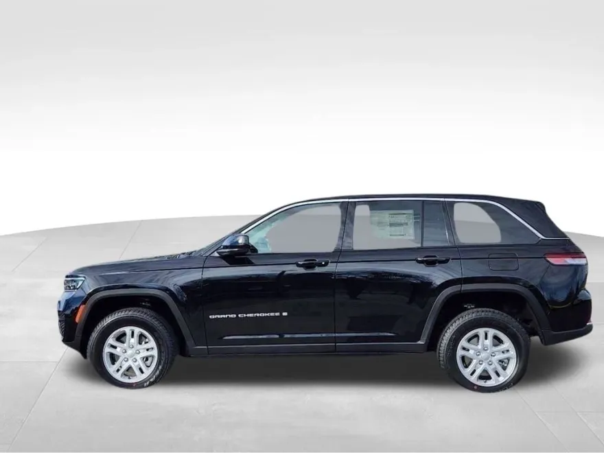 2025 Jeep Grand Cherokee Laredo photo 1