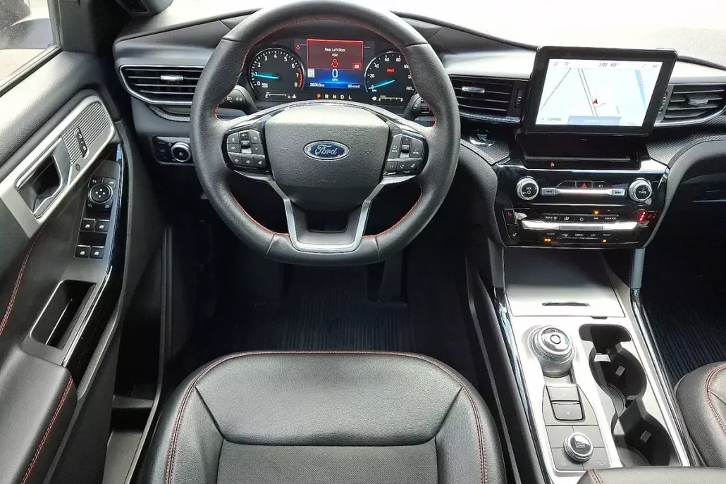 2023 Ford Explorer ST-Line photo 1