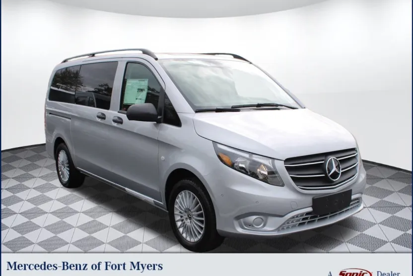 2023 Mercedes Benz Metris Van photo 1