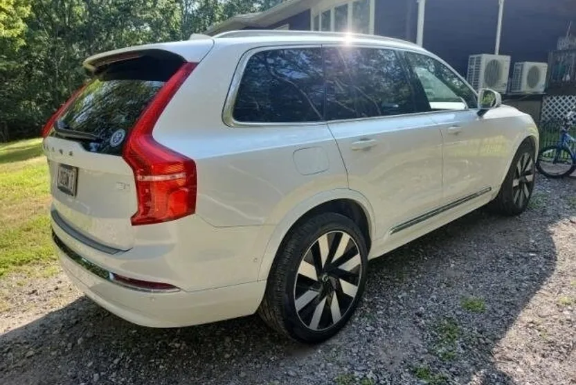 2023 Volvo XC90 Ultimate photo 1