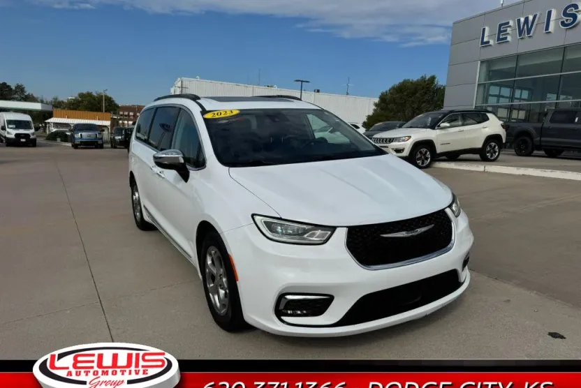 2023 Chrysler Pacifica Limited photo 1