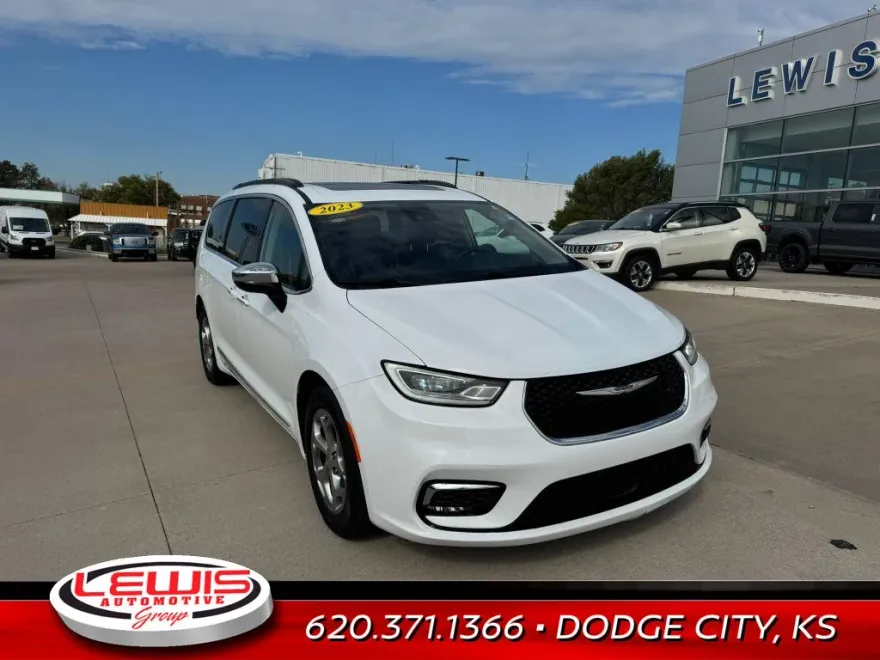 2023 Chrysler Pacifica Limited photo 1