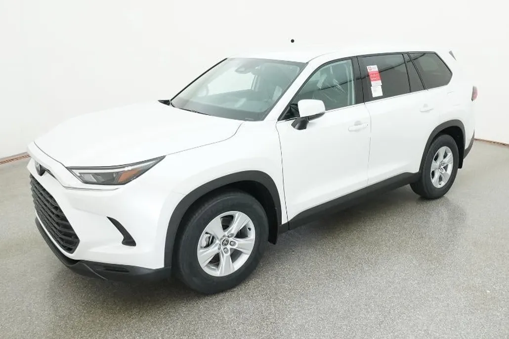2026 Toyota Grand Highlander LE photo 1