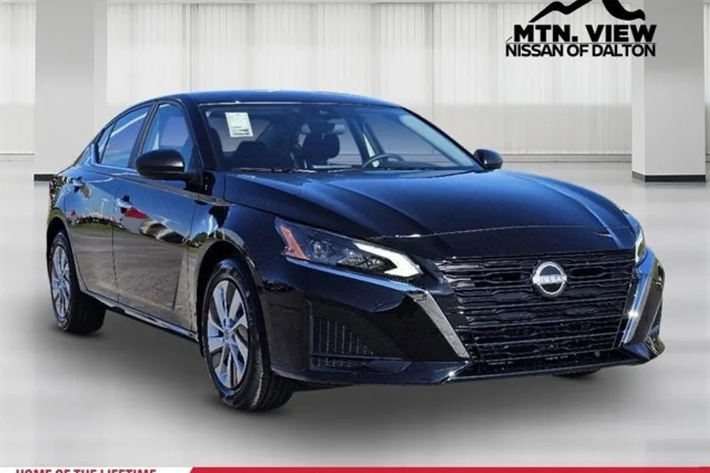 2025 Nissan Altima S photo 1