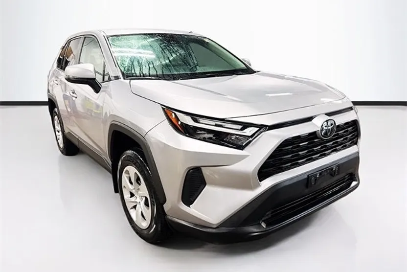 2024 Toyota RAV4 LE photo 1