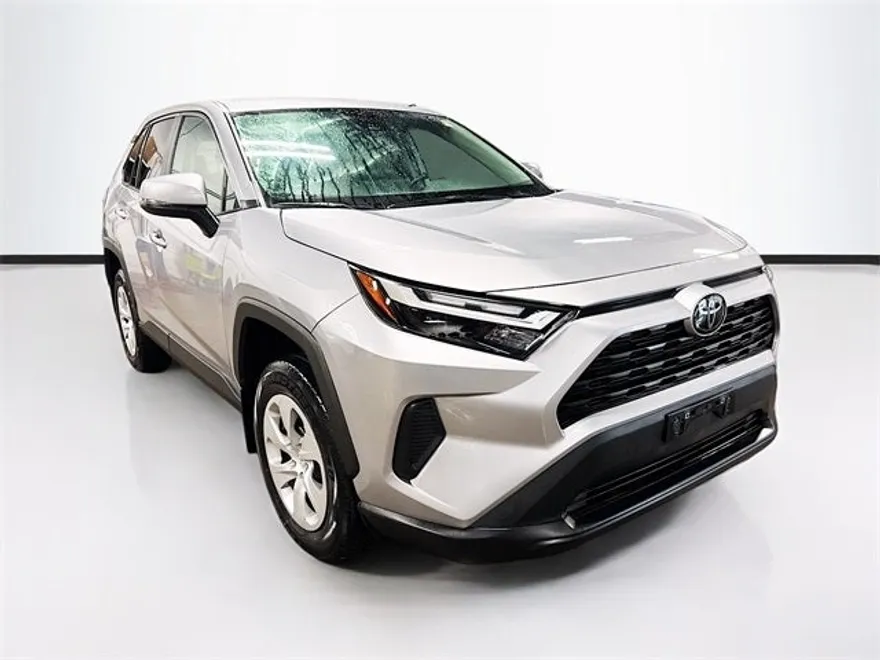 2024 Toyota RAV4 LE photo 1