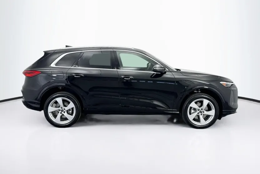 2025 Audi Q5 2.0T Premium Plus photo 1