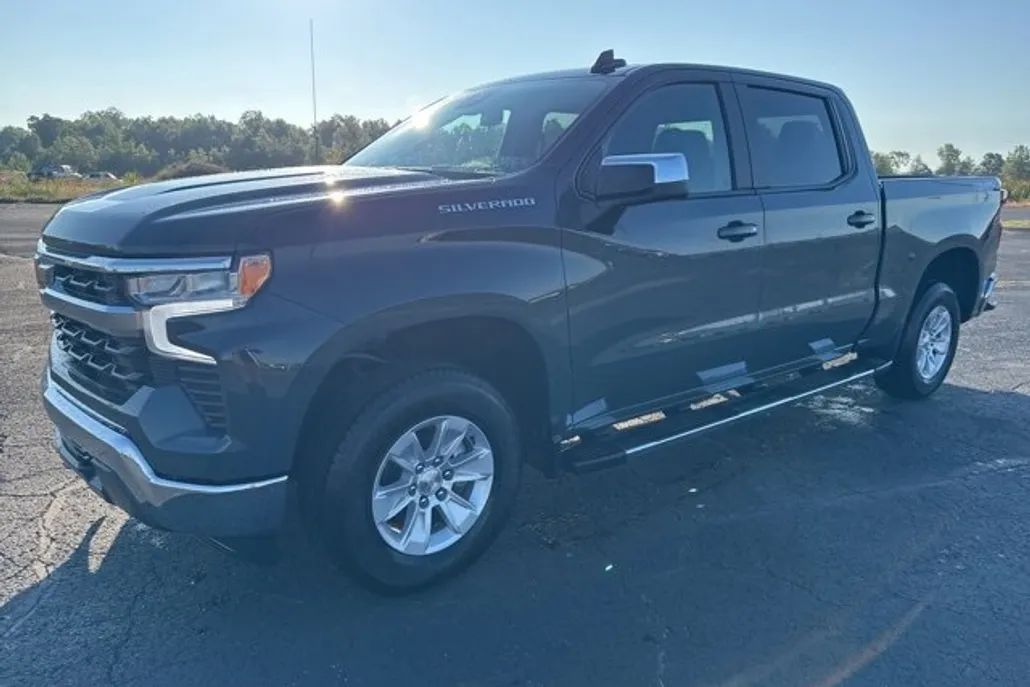 2025 Chevrolet Silverado 1500 LT photo 1