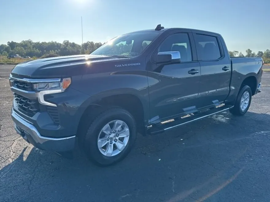 2025 Chevrolet Silverado 1500 LT photo 1