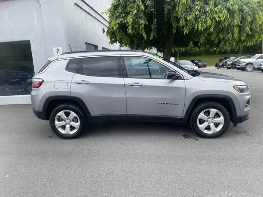 2022 Jeep Compass Latitude photo 1