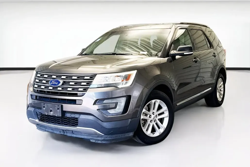 2017 Ford Explorer XLT photo 1