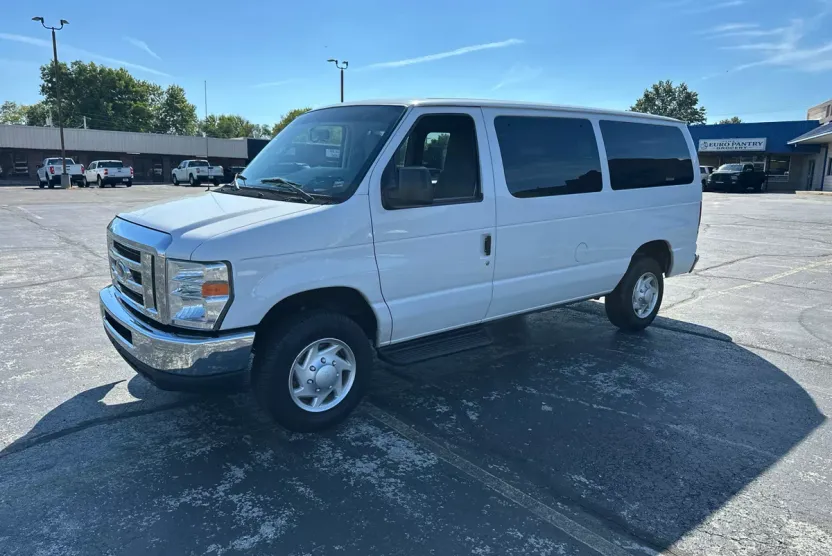 2013 Ford E-350 photo 1