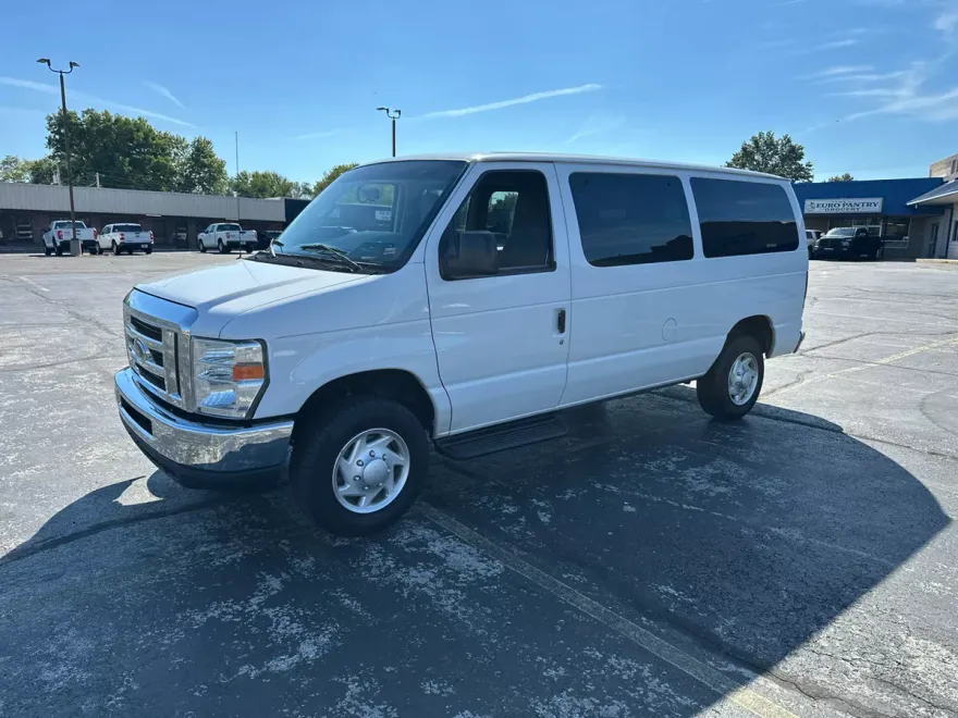2013 Ford E-350 photo 1