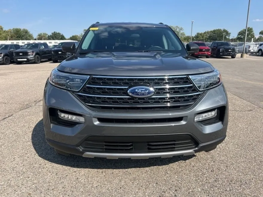 2023 Ford Explorer XLT photo 1