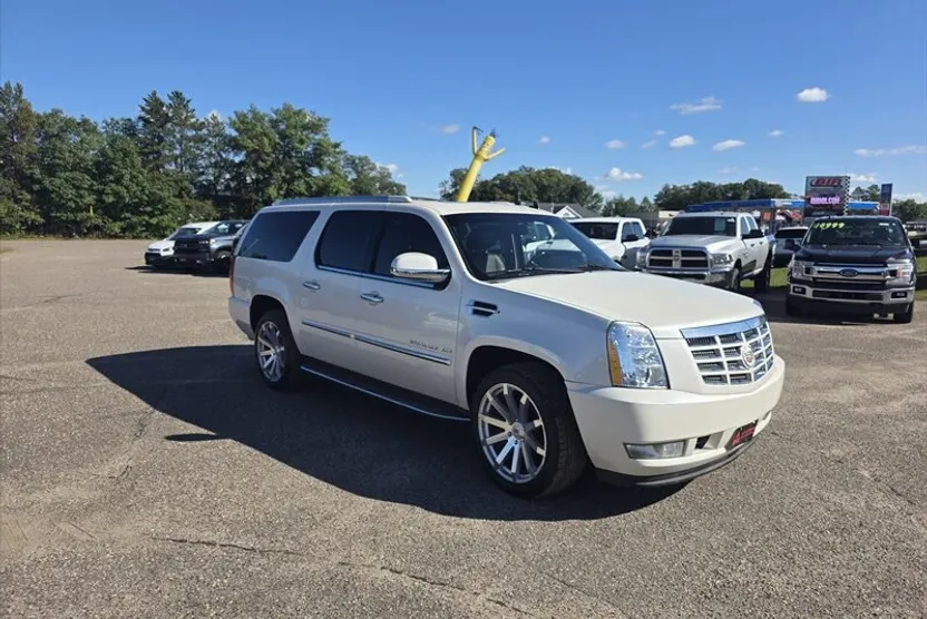 2013 Cadillac Escalade Luxury ESV photo 1
