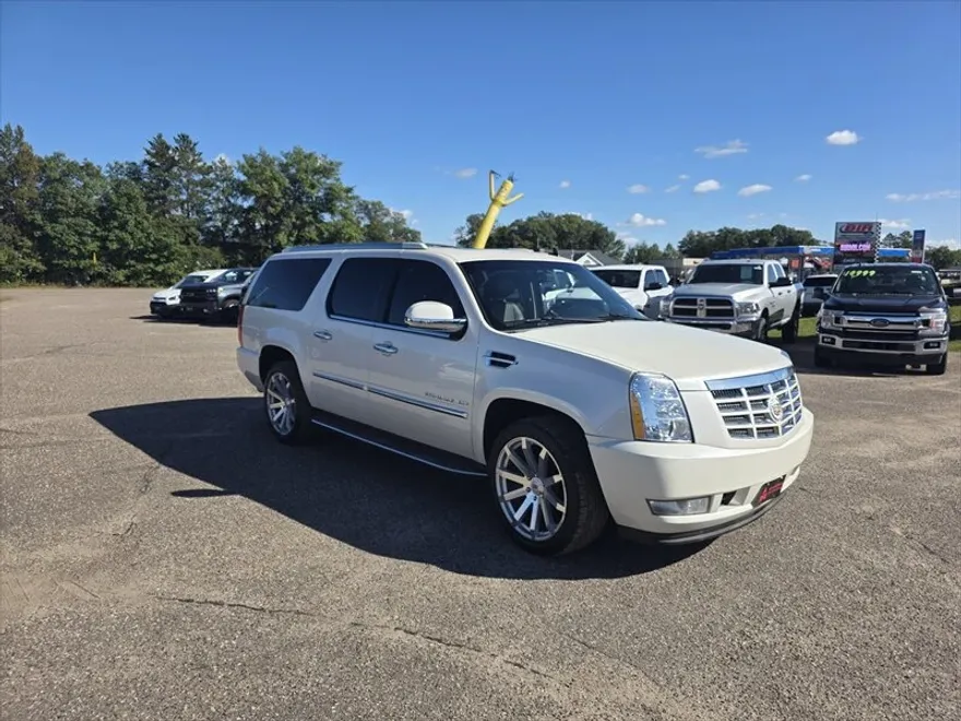 2013 Cadillac Escalade Luxury ESV photo 1