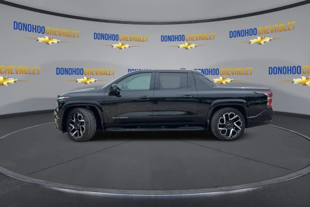 2024 Chevrolet Silverado EV RST photo 1