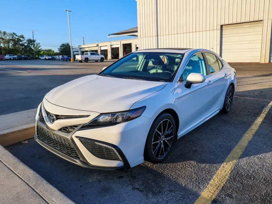2024 Toyota Camry SE photo 1