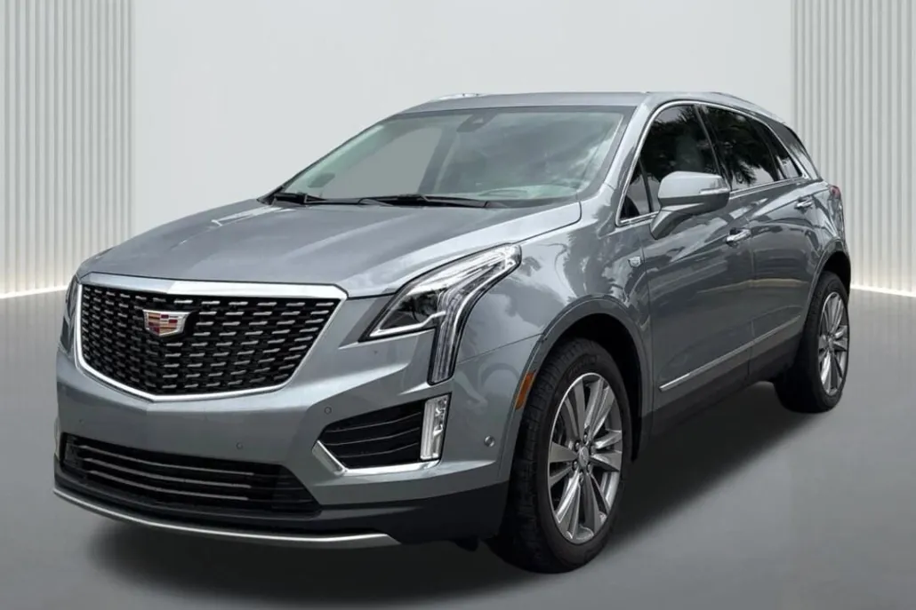 2024 Cadillac XT4 Premium Luxury photo 1