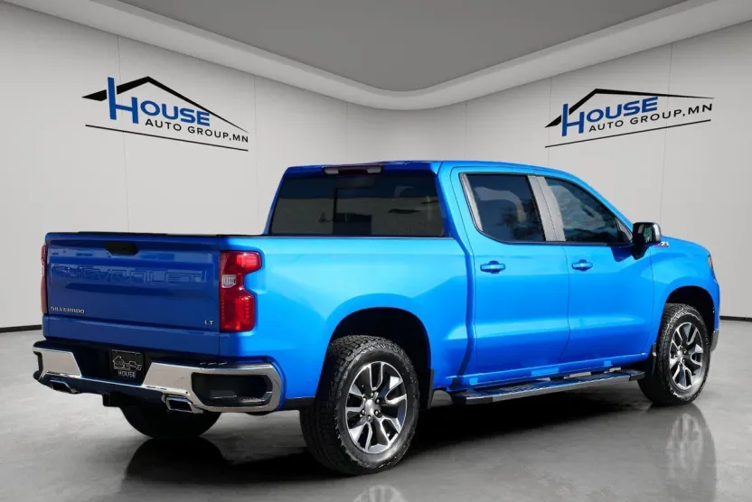 2025 Chevrolet Silverado 1500 LT photo 1