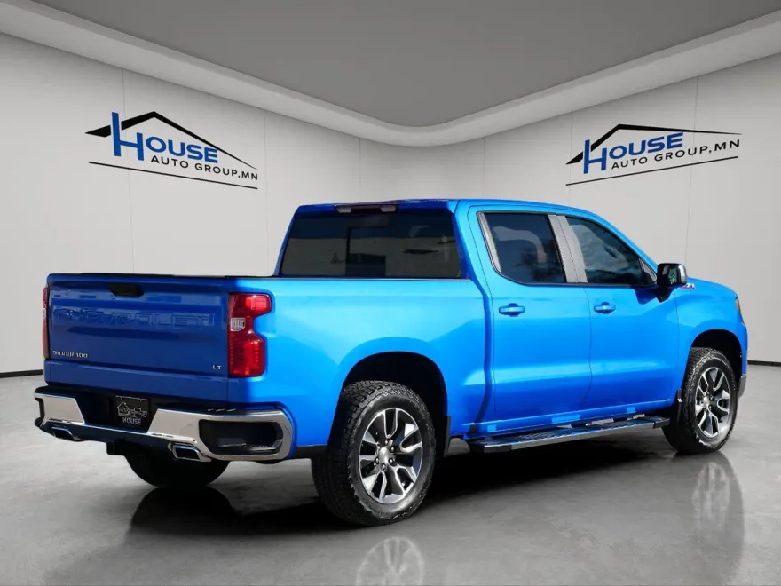 2025 Chevrolet Silverado 1500 LT photo 1